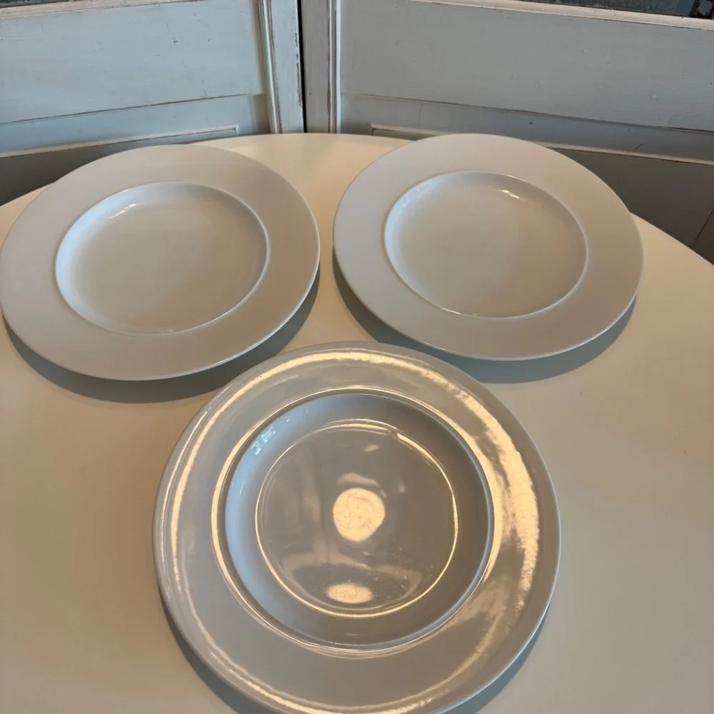 Crate&Barrel EPOCH Kathleen Willis White 9.5